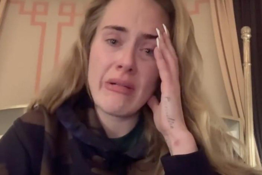 Tearful Adele postpones shows