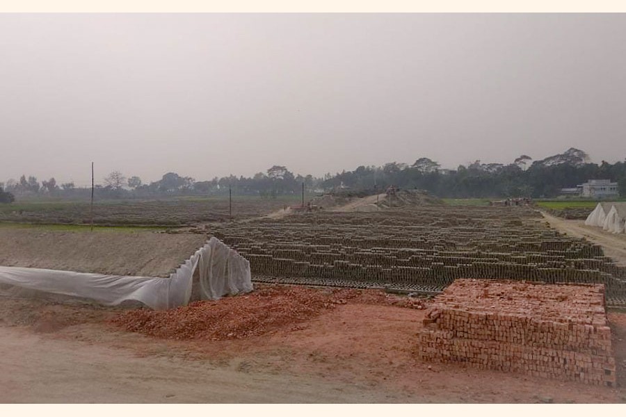 A partial view of a brick kiln set up on an agricultural land in the Shailgachhi area of Naogaon district — FE Photo