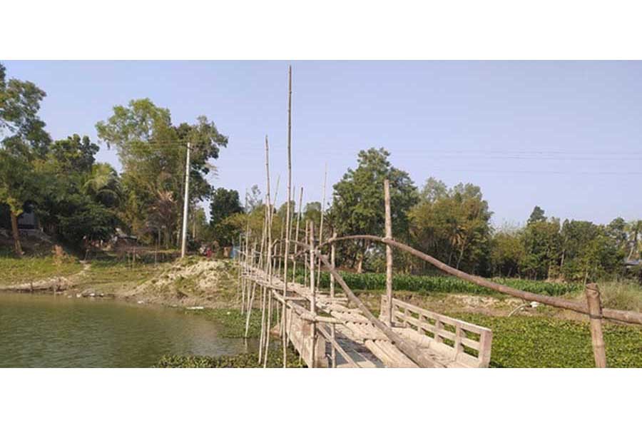 Manikganj villagers still resort to bamboo crossing four years after a bridge collapsed,