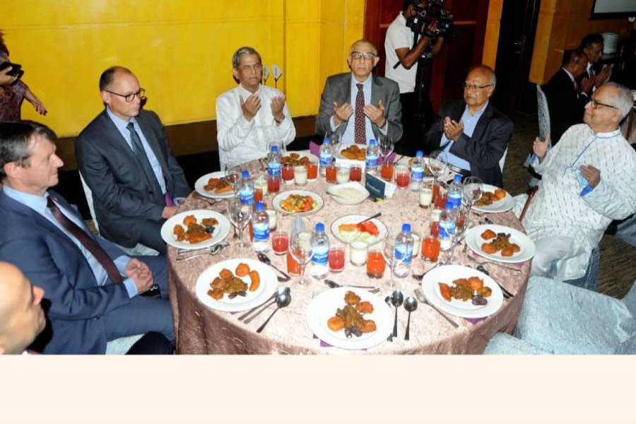 BNP hosts iftar for foreign diplomats in city 