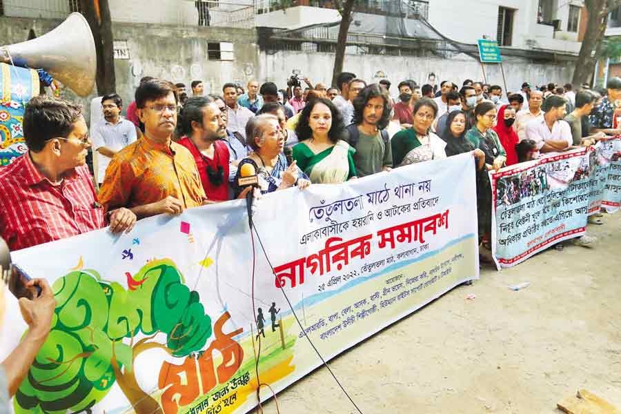 Different environmental organisations formed a human chain at Tetultala playground in the city's Kalabagan area last April 26 protesting against the construction of a police station at Tetultala playground and harassment of local people —FE file photo