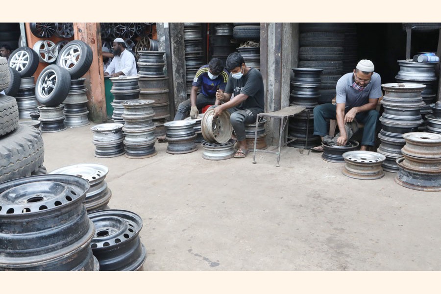 Business of tyres, tubes and parts is growing in Bangladesh. SMEs requires adequate support in the next national budget. 	—FE Photo