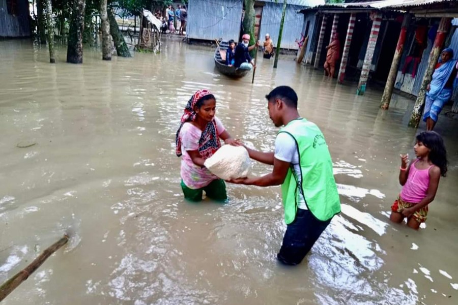 The relief heroes of flood crisis