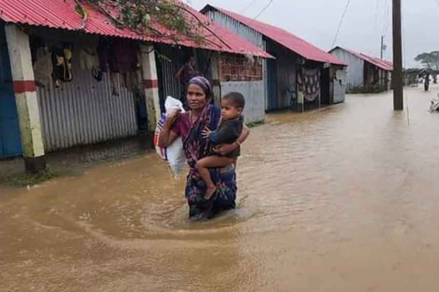 Heavy rains, rising water levels cause panic among marooned people in Sylhet