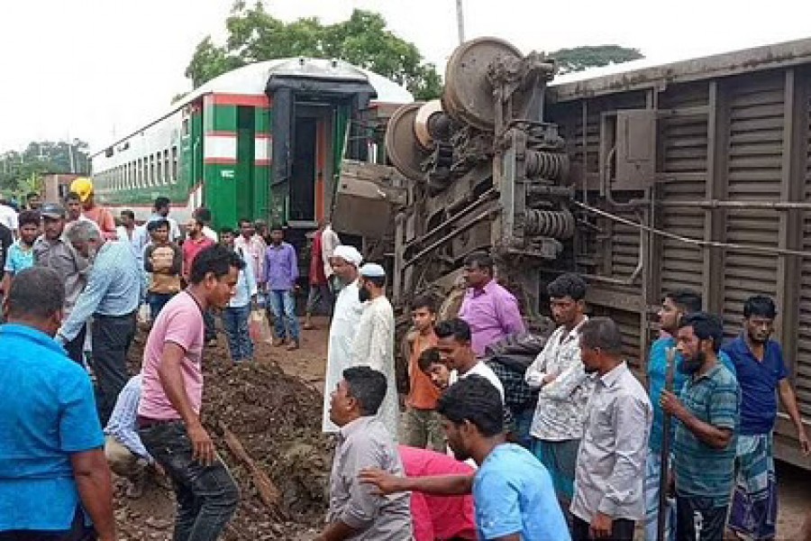 Train services from Dhaka to north resume after 11 hours of shutdown