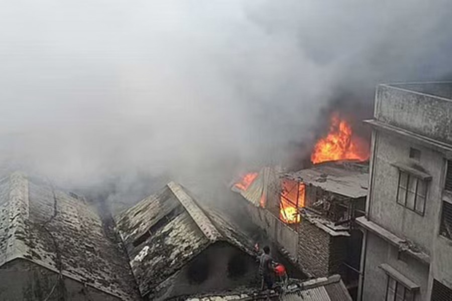 Fire hits polythene factory in Chawkbazar