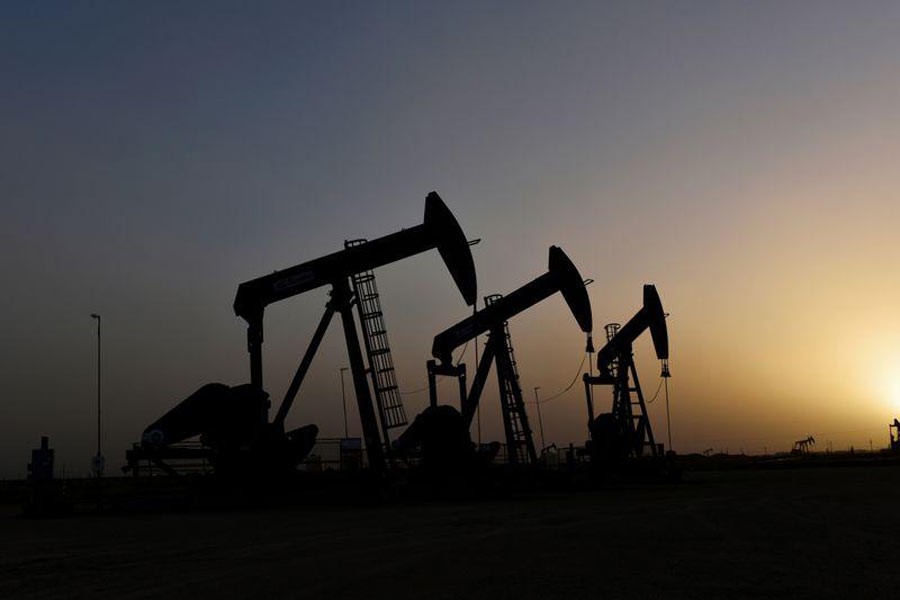 Oil prices fall by more than $4.0 a barrel