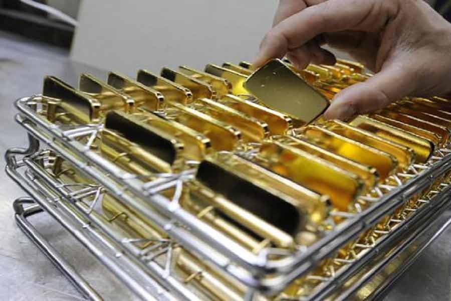 UAE-returnee detained at Dhaka airport with gold bars, jewellery worth Tk 8.9m