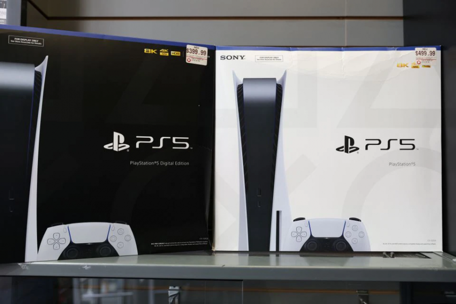 PS5 by PlayStation is displayed in a GameStop in Manhattan, New York, US, December 7, 2021. REUTERS/Andrew Kelly