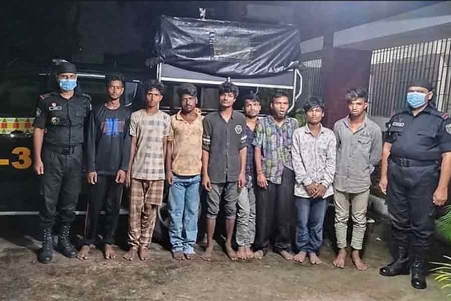 24 arrested for attempted mugging in Dhaka under cover of blackout