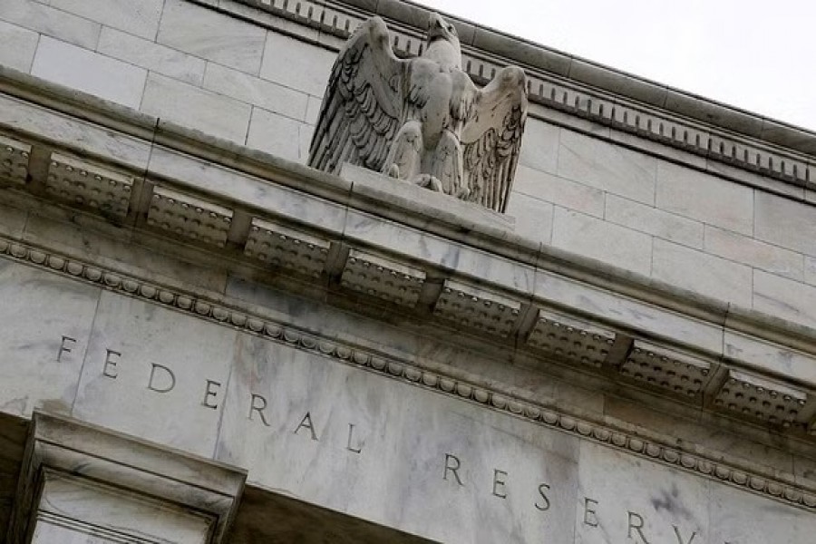 An eagle tops the US Federal Reserve building's facade in Washington, Jul 31, 2013. REUTERS