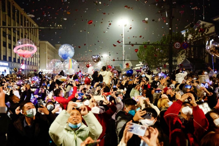 Thousands celebrate the new year in Wuhan amidst China's COVID wave