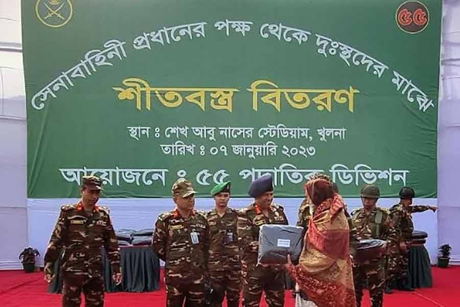 Army distributes blankets among poor people in Khulna