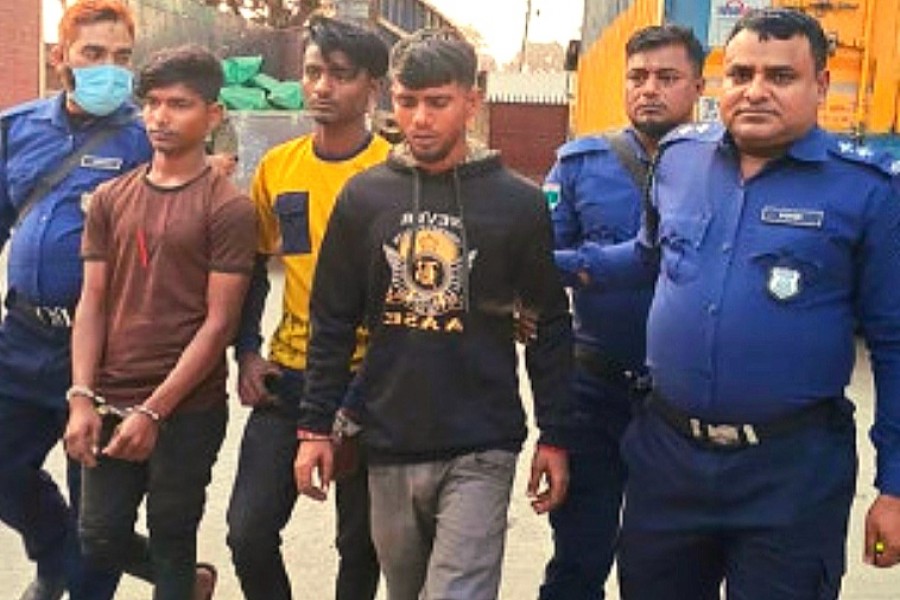 1488 kg sand found in govt wheat consignment in Chuadanga;  three arrested