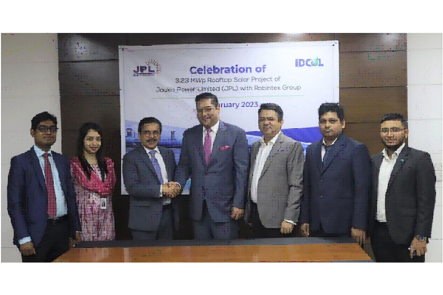 Alamgir Morshed, Executive Director & CEO, IDCOL, and Nuher Latif Khan, Managing Director, Joules Power Ltd, at a celebration programme arranged at IDCOL head office in Dhaka recently.