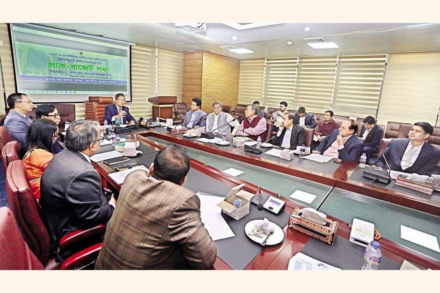 A delegation of Newspaper Owners Association of Bangladesh (NOAB) and Association of Television Channel Owners (ATCO) called on National Board of Revenue (NBR) Chairman Abu Hena Md Rahmatul Muneem in the city on Thursday— FE Photo
