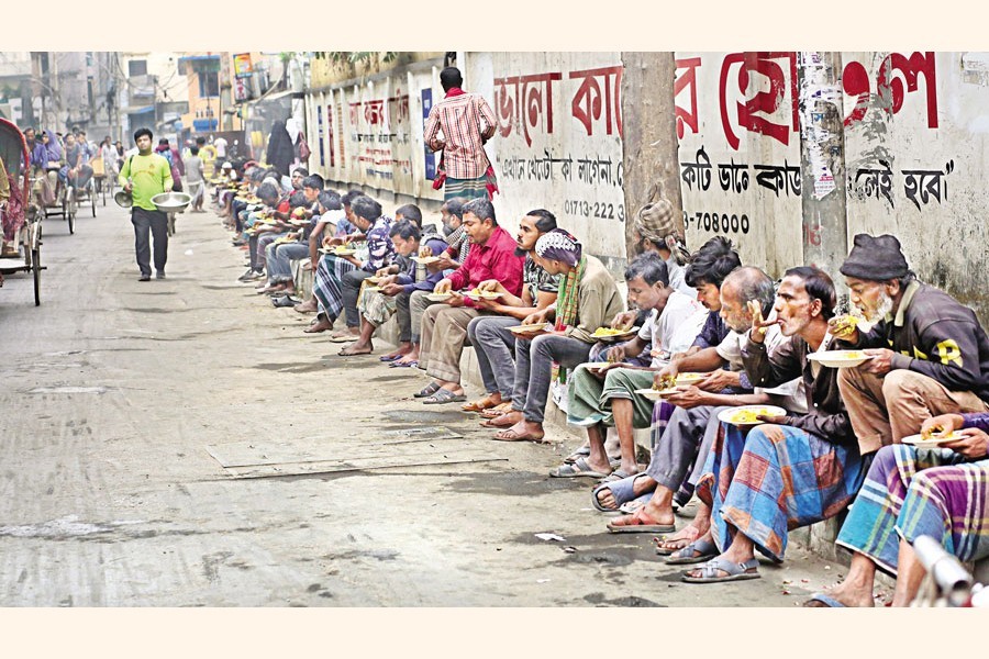 Meal distribution at street-sides