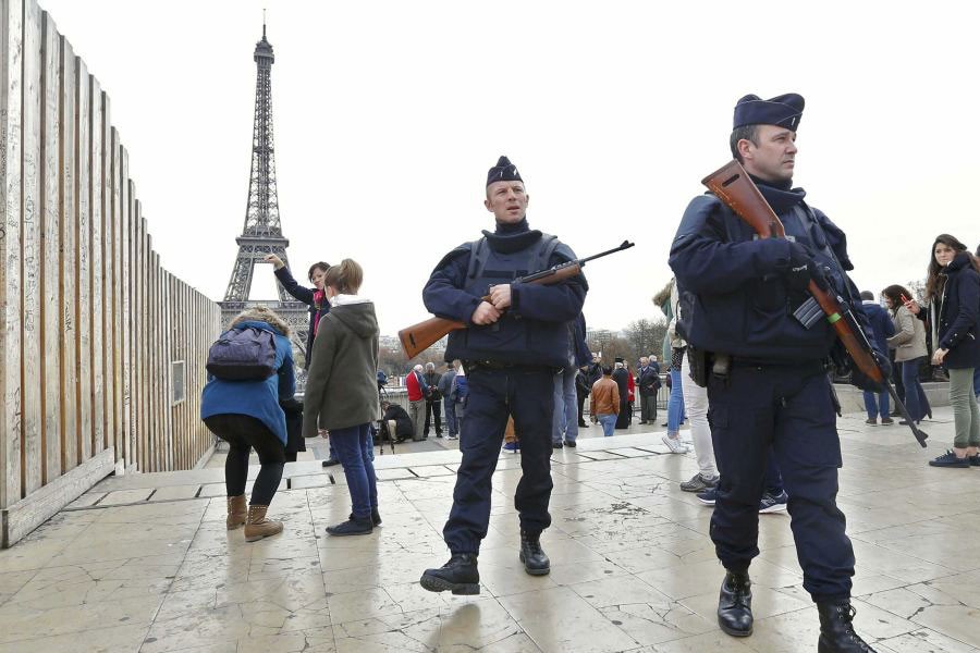 Police patrol near the Eiffel Tower the day after a series of deadly attacks in Paris , November 14, 2015. (Reuters file photo)