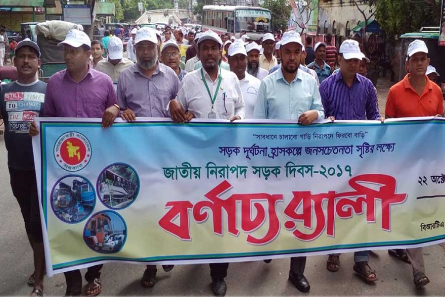 The district administration and the BRTA jointly held a rally on “National Safe Road Day” in Narail on Sunday.