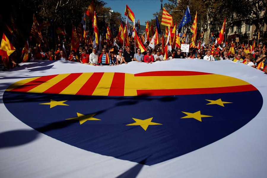 Pro-unity supporters take part in a demonstration in central Barcelona, Spain on Sunday. - Reuters photo