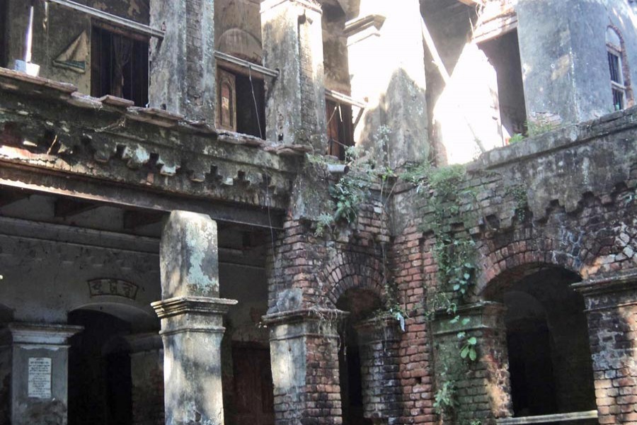 Dilapidated ancestral home of late Dr Nihar Ranjan Gupta in Narail. 	— FE Photo