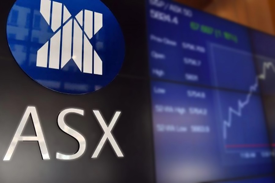Australian shares rise to 10-year high