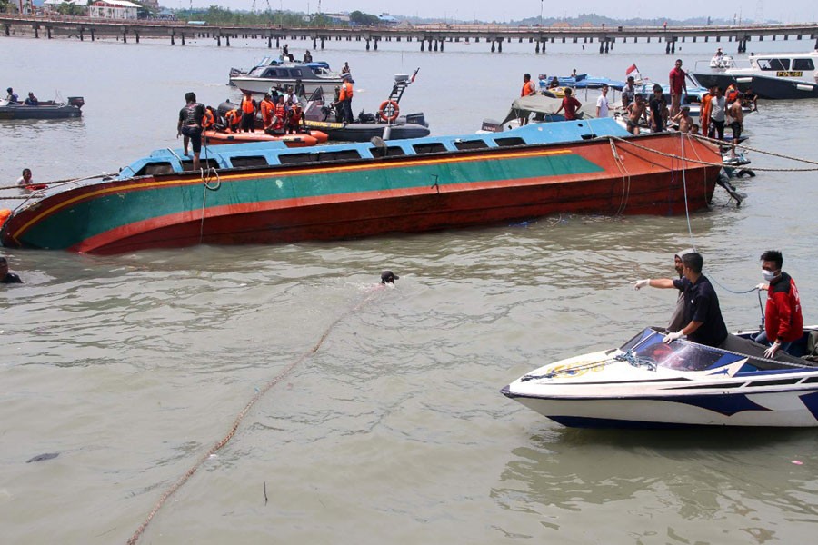 Rescuers attempt to bring a speedboat that sank off Tarakan Island to the surface after it was towed towards the shore in North Kalimantan. (AP photo used for representational purpose)