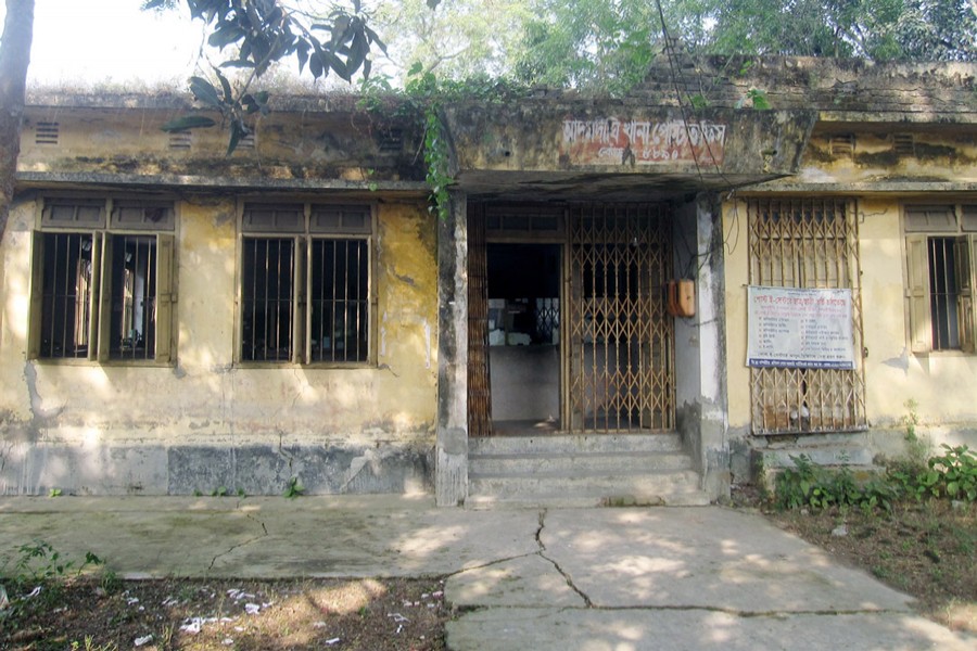 The weird condition of the Adamdighi post office building.	— FE photo