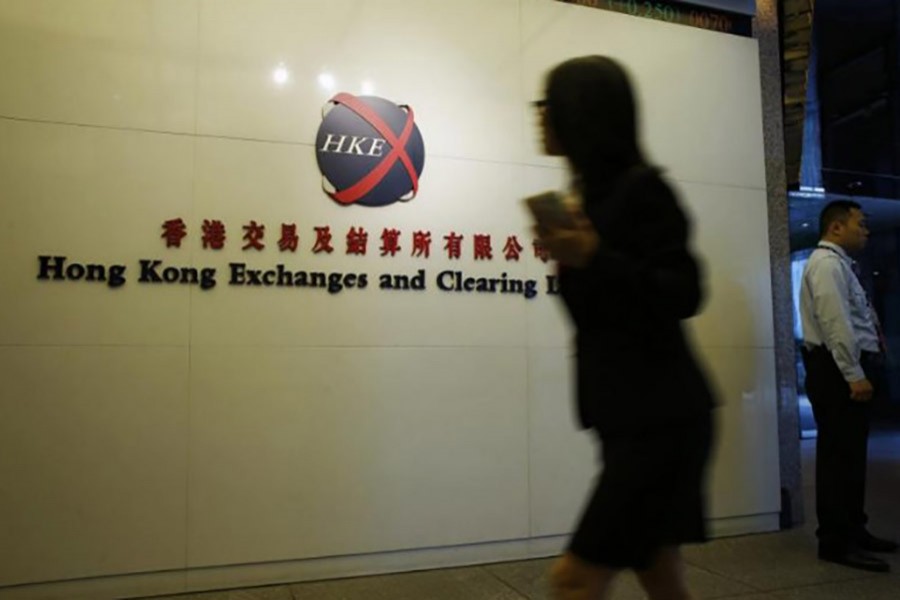 Hong Kong shares rise, IT sector jumps