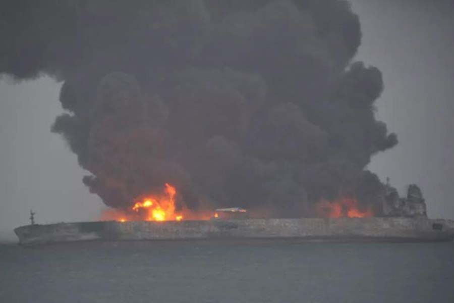 Sanchi oil tanker ablaze in the East China Sea, photo collected from internet