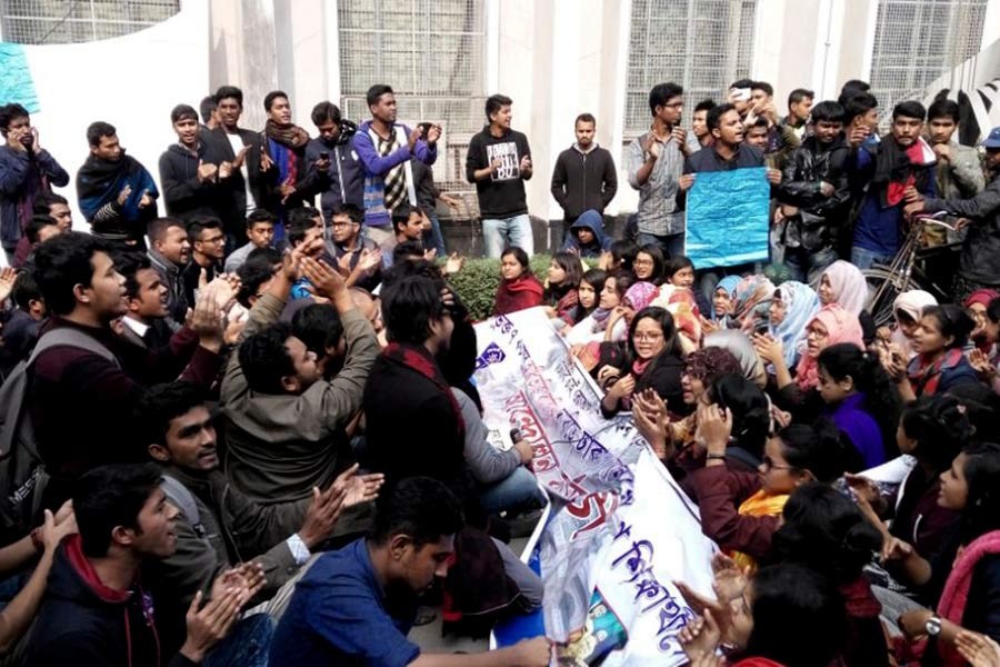 Only DU students to get campus facilities: Authority