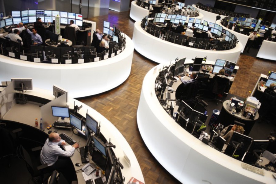 European shares retreat in early trading