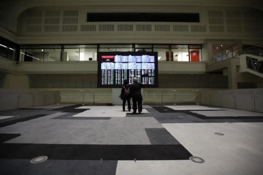 Visitors looks at an electronic board showing the Japan's Nikkei average at the Tokyo Stock Exchange (TSE) in Tokyo, Japan, February 9, 2016. Reuters/Files