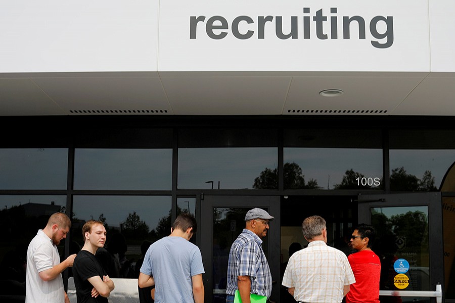 Job seekers line up to apply during "Amazon Jobs Day," a job fair held in Massachusetts, US on August 2, 2017 - Reuters/File