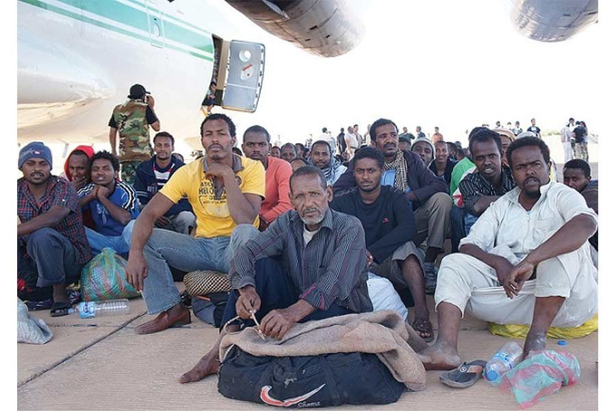 Migrants being loaded on to a cargo plane in Kufra, Lybia. 	 	—Photo:IPS
