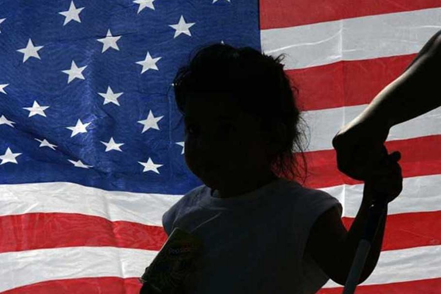 ‘US govt holds right to detain border-crossing parents with children’