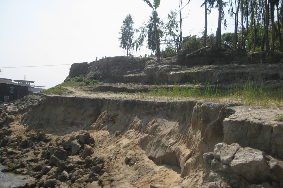 Teesta erosion poses threat to Old Shankardaho Govt Pry School