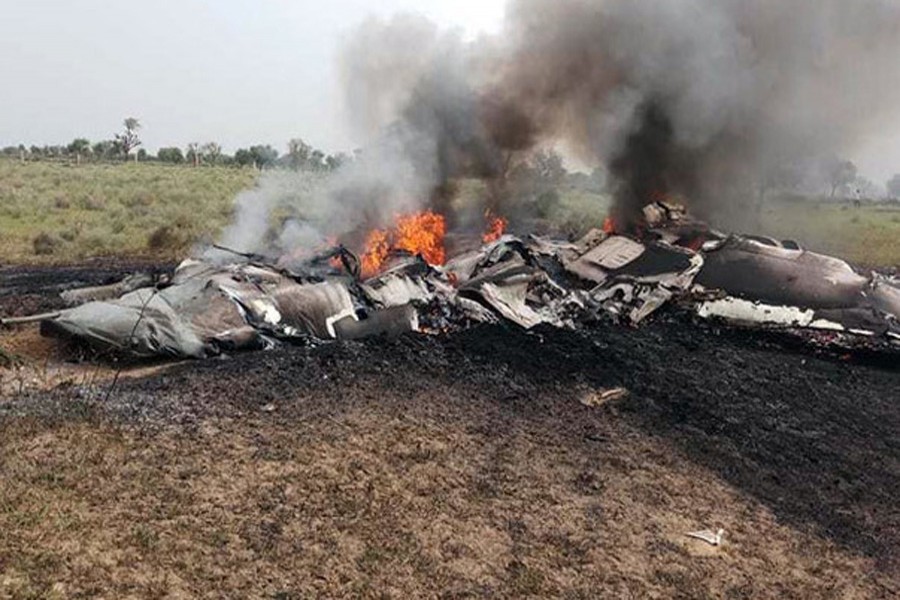 Indian Air Force jet crashes, pilot safe