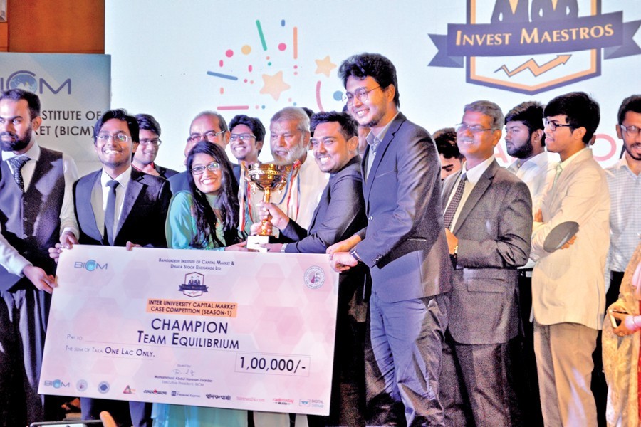 The champion team of Invest Mastros are seen with state minister for finance and planning MA Mannan and others on Tuesday night at a city hotel — BICM Photo