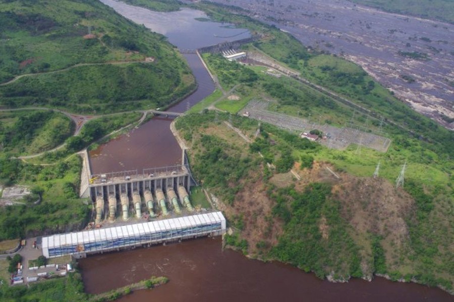 Aerial view taken on December 16, 2013 in Inga shows Inga 1 (rear) and Inga 2 (front) power plants on the Congo river, 260 kilometres (160 miles) downstream from the capital Kinshasa. Photo: Collected