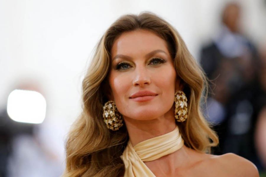 Model Gisele Bundchen arrives at the Metropolitan Museum of Art Costume Institute Gala (Met Gala) to celebrate the opening of “Heavenly Bodies: Fashion and the Catholic Imagination” in the Manhattan borough of New York, US, May 7, 2018. Reuters