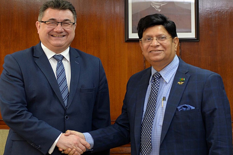 Poland’s first Deputy Minister of Energy Grzegorz Tobiszowski meets Foreign Minister Dr AK Abdul Momen at the latter’s office in the capital on Wednesday - Photo: PID