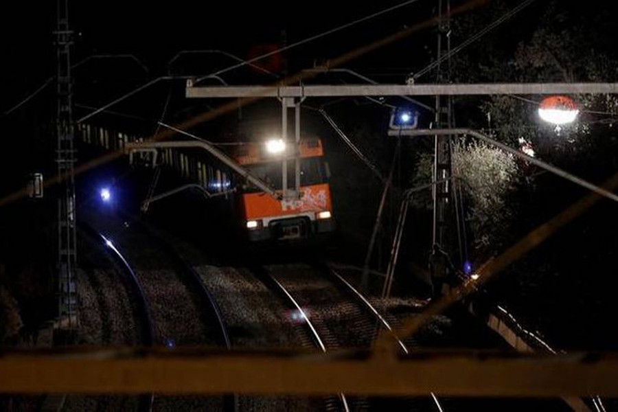 One dies, 95 injured in Spain train crash