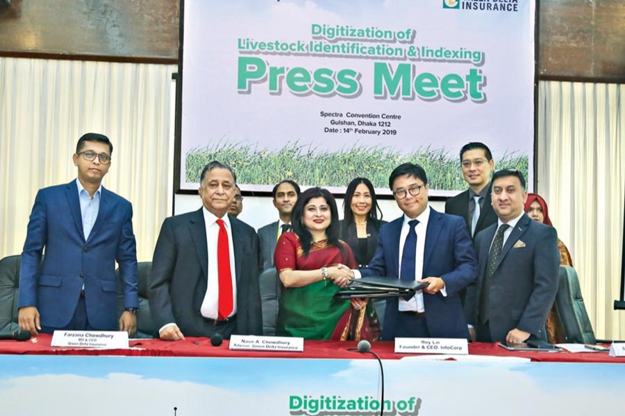 Farzana Chowdhury, Managing Director and Chief Executive Officer of Green Delta Insurance Company, and Roy Lai, founder and CEO of InfoCorp Technologies, exchanging documents after signing a memorandum of understanding (MoU) at the Spectra Convention Centre in the city on Thursday