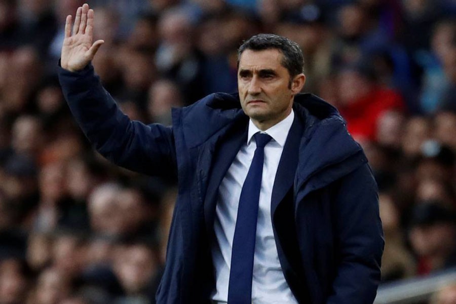 Barcelona manager Valverde signs one-year contract extension