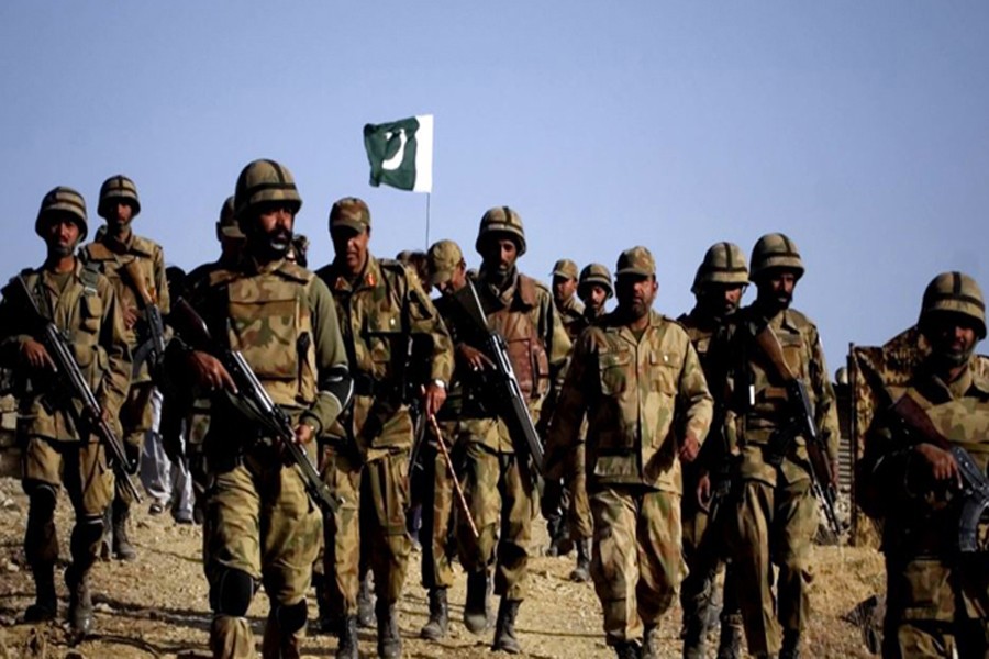 Pak army voluntarily cuts defence budget