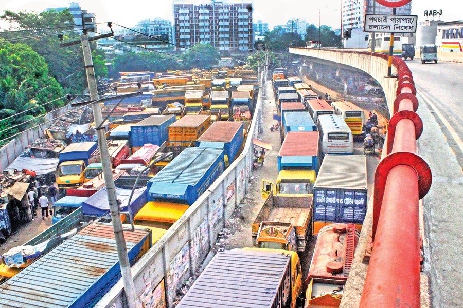 Lorries and covered vans remaining parked on roads at Sayedabad in Dhaka city, October 7, 2018. FE/Files
