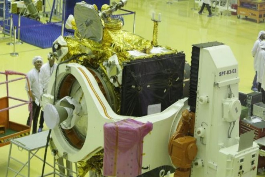 India unveils rocket for second Moon mission