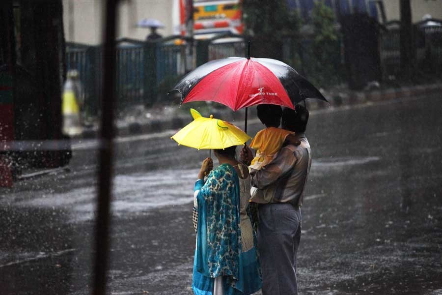 Light to moderate heavy rain likely throughout country