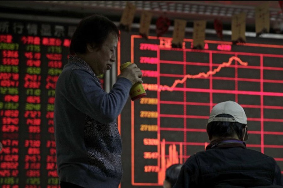 Asian stocks fall on trade war fears